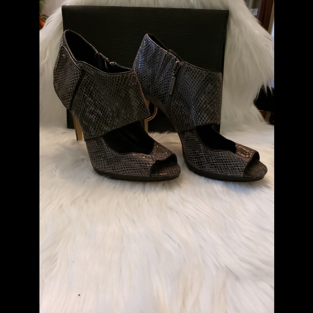 Calvin Klein, open toe/grey faux snakeskin,US 11